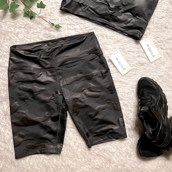 ๐ Camo High Rise Pressure Biker Shorts ๐ - Picture 3 of 8